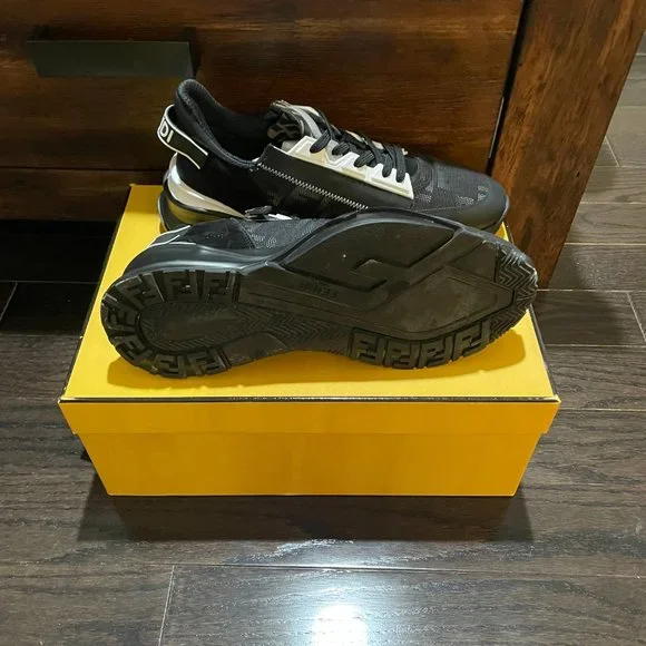 Fendi Flow - Picture 2 of 5